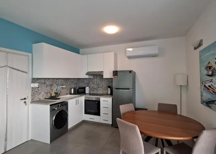 Apartment Luxury 1br With View Larnaca