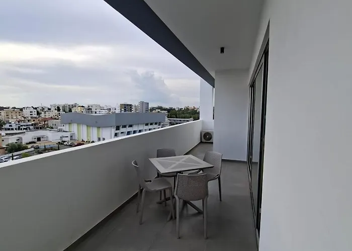 Apartment Luxury 1br With View Larnaca